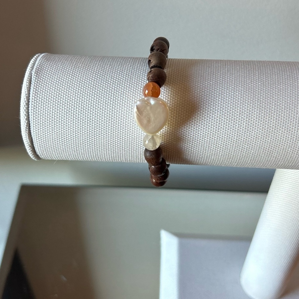 Brown Skull Bead Bracelet with Orange & White Accents
💀🧡🤍 Stretchy Fit